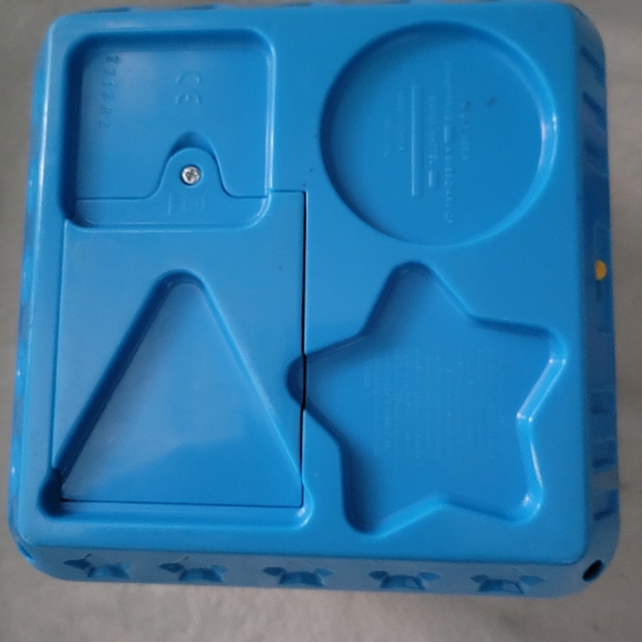 Fisher Price Peek A Blocks Shape Sorter 2003 Musical Baby Toy with 4 Sha… - Picture 8 of 8